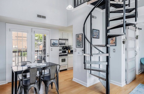 Rutledge Hill Condo | Park Free! Walk 2 Honkytonks! Balcony!
