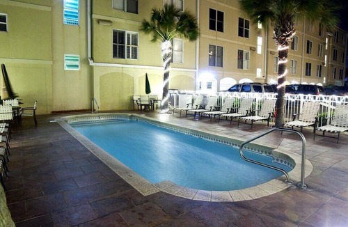 Tybee Island Hotel | Partial Ocean View Room w/Free WiFi, Private Balcony, & Walk-In Shower
