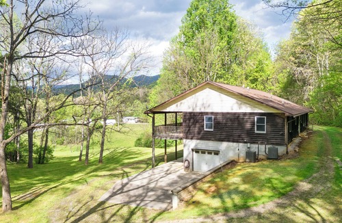 Whittier House | Partridge Place Hideaway (Upper and Lower Unit) Close to Cherokee, Bryson City, and Sylva!