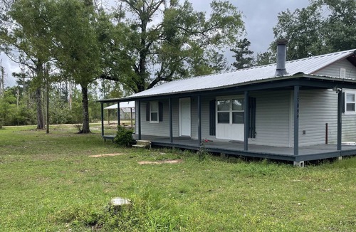 Clarksville House | Peaceful 2 bedroom home with wildlife views.
