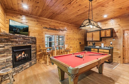 Morganton Cabin | Peaceful Blue Ridge Cabin w/Hot Tub & Fire Pit