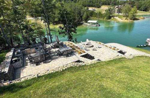 Sevierville House | Peaceful Cabin on Lake Outdoor kitchen 3 Patios Firepit 2 Story Dock