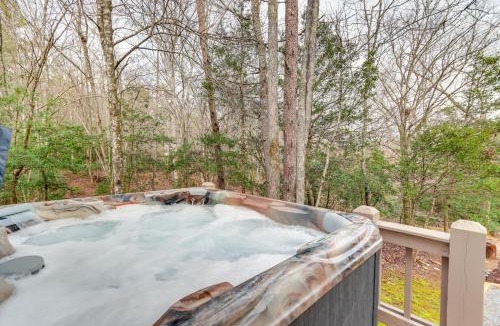 Epworth House | Peaceful Cabin w/Hot Tub: 11 Mi to Blue Ridge!