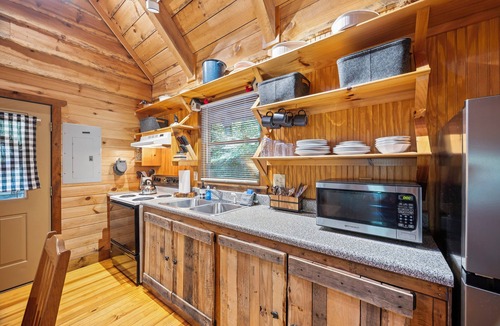 Dahlonega Cabin | Peaceful Creekside Cabin with Hot Tub + Game Room