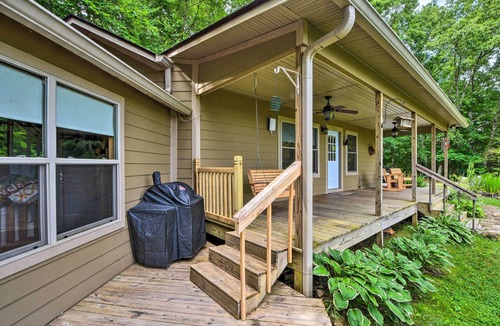 Franklin Cottage | Peaceful Hideaway on 6 Acres w/Smoky Mtn Views!