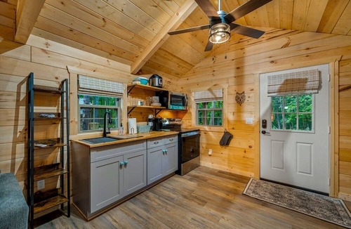 Mentone Cabin | Peaceful Log Cabin Getaway with Hot Tub and Fire Pit in Mentone, Alabama