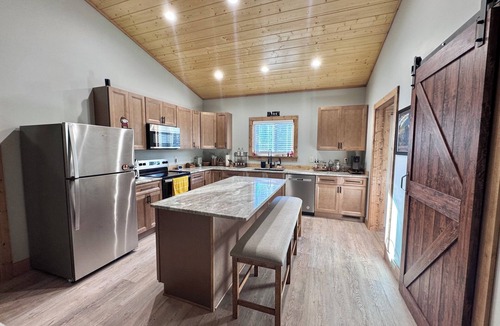 Murphy Cabin | Peaceful Mountain Cabin. Fully Equipped for Extended Stays & Remote Work