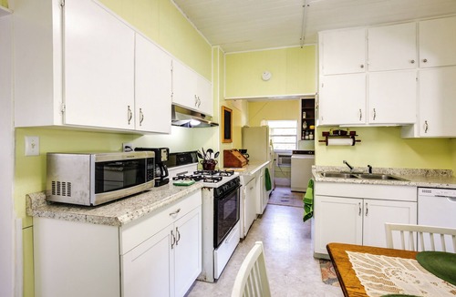 Pomona Park House | Peaceful Pomona Park Home: 1 Mi to Lake Broward!