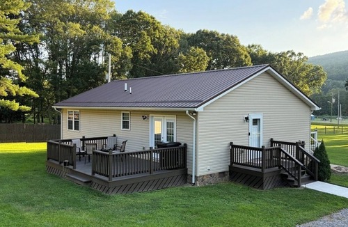 Bastian House | Peaceful & Relaxing 3BR Private Escape "Home Away from Home"