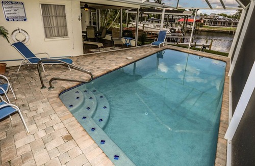 Mid Island House | Peaceful, spacious canal-front home w. private screened-in pool