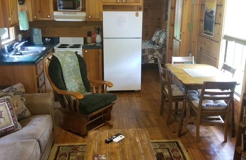 Franklin Cabin | Peaceful Treasure 2/Bed Riverfront Cabin in Franklin NC