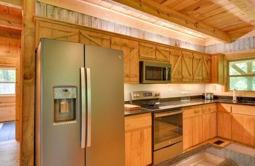 Olin Cottage | Peaceful Wine Country Cottage w/Fire Pit in Olin!