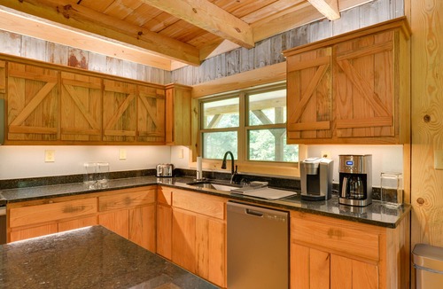 Olin Cottage | Peaceful Wine Country Cottage w/Fire Pit in Olin!