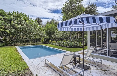 Parrot Cove House | Peacock Oasis - Retro Vibes and Poolside Lounging in Parrot Cove