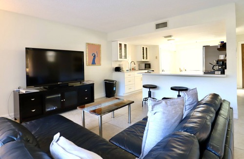 River Oaks Apartment | Peacock Paradise-Close to Airport, Cruiseport