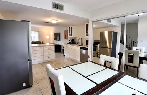 River Oaks Apartment | Peacock Paradise-Close to Airport, Cruiseport