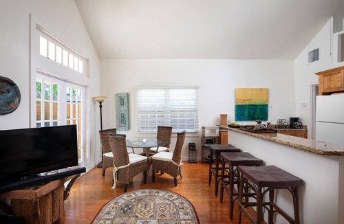 Old Town House | Pearl in Paradise-Charming 2bed 2bath Old Town home w/shared pool, parking
