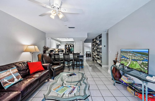 Hobe Sound House | Peggy's Retreat - Bougainvillea Cottage