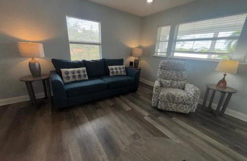 Bonita Springs Apartment | Pelican Fresh Entire Unit Kit Washer Dryer Upstairs 3Mi to Beach