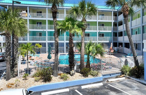 Clearwater Beach Condo | Pelican Pointe 112:Walk to Beach~Pool~Free Parking