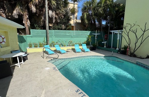 Parsuns To Cocoa Beach House | Penguins on the Beach | 1BR Surf Shack Steps to Beach & Downtown w/pool | Unit D