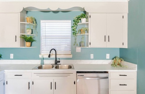 Southeast Pensacola Cottage | Pensacola Cottage - King Bed - Mins. from Beaches & Downtown - Pet Friendly