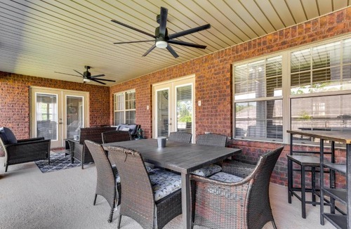 Brent House | Pensacola Home with Private Lanai, 9 Mi to Downtown!