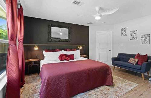 Pensacola Apartment | Pensacola Whimsy Hideaway: Quirky Apartment Near NAS
