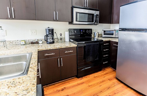 Lindridge-Martin Manor House | "Pent House 14"Free Parking 420 FRIENDLY ,Pool Table, 2BD 2 BA