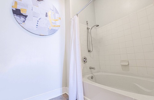 Lindridge-Martin Manor House | "Pent House 14"Free Parking 420 FRIENDLY ,Pool Table, 2BD 2 BA