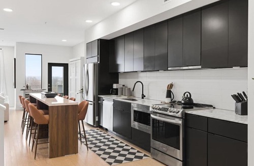North Capitol Apartment | Penthouse River View Condo with Patio and Parking near Downtown