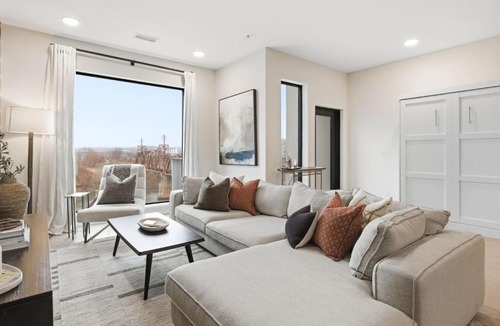 North Capitol Apartment | Penthouse River View Condo with Patio and Parking near Downtown