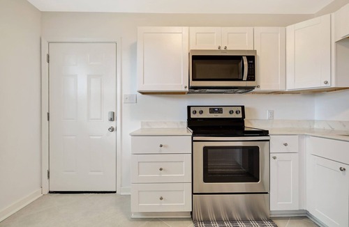 Midtown Apartment | Per friendly large -2 bedroom apartment close to all