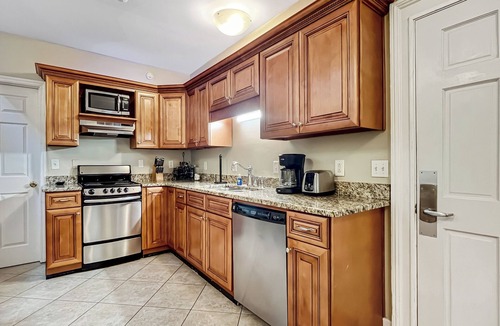 Savannah Victorian District House | Perfect Downtown Getaway- Walk to Top Attractions