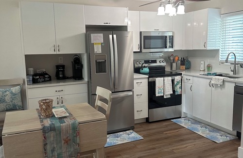 Longboat Key Condo | Perfect FL Longboat Key Getaway, steps from the Gulf! Sleeps 4