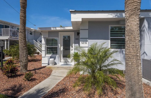 Siesta Key Village Condo | Perfect Local In Village,1 1/2 Block From #1 Beach In USA, Pool, Wifi, Sun & Fun