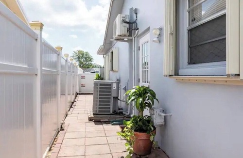 Sandalfoot Cove Apartment | Perfect Studio for a Short Visitn