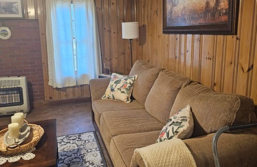 Mountain Rest House | Perfect Weekend Get Away Retreat- Mountain Views.