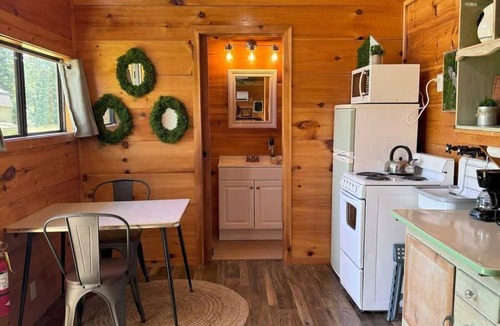 Wilder Cabin | Perrywinkle's Retreat-Hidden Paradise Farms