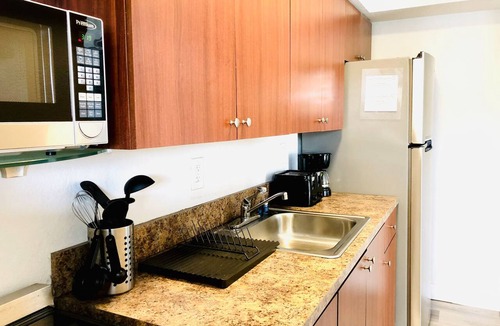 Deerfield Beach Apartment | Pet-Friendly 1BR 75 Yards to Beach Pool
