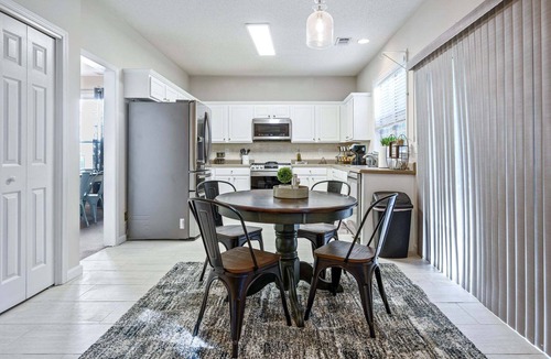 Woodstock Cottage | Pet-friendly 3BR w Porch & Grill Weekday Deals!