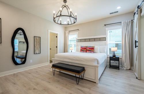 Emerson House | Pet-Friendly 4BR 5 Min to LakePoint with TV Room