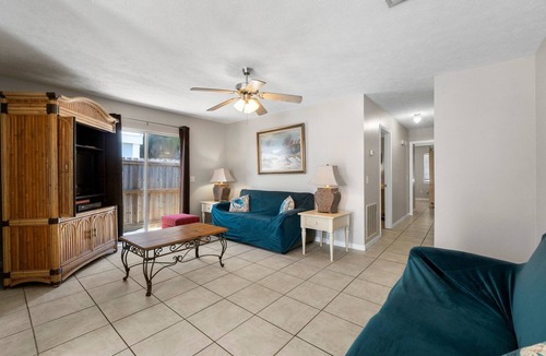Holiday Beach House | Pet-Friendly Beach Retreat for 8! Walk to Gulf