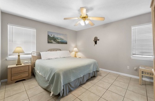 Holiday Beach House | Pet-Friendly Beach Retreat for 8! Walk to Gulf