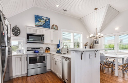 Flora's Bluff House | Pet friendly cottage across from beach access, ocean views!