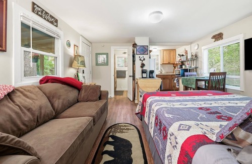 Qualla Cabin | Pet-Friendly Cabin Near Cherokee & Bryson