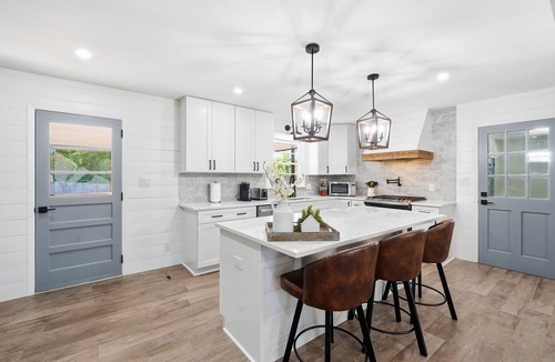Addison Heights House | Pet Friendly - Cozy & Stylish Marietta Getaway - Relax & Unwind
