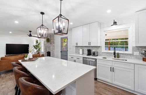 Addison Heights House | Pet Friendly - Cozy & Stylish Marietta Getaway - Relax & Unwind