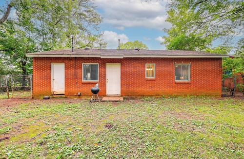 Decatur House | Pet-Friendly Decatur House Near Huntsville!