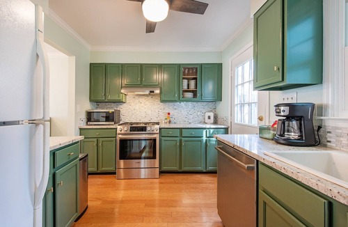 North Decatur House | Pet-friendly, freshly renovated, 2 bd/2.5 bath townhome in Decatur!